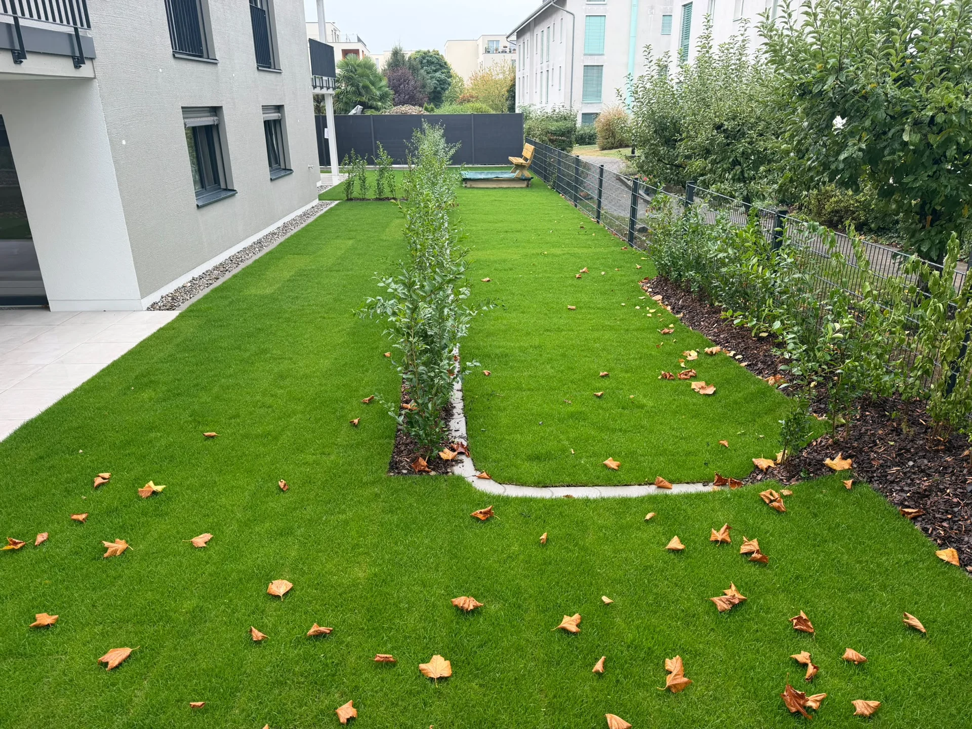Gartenräume mit Rasen und Hecken